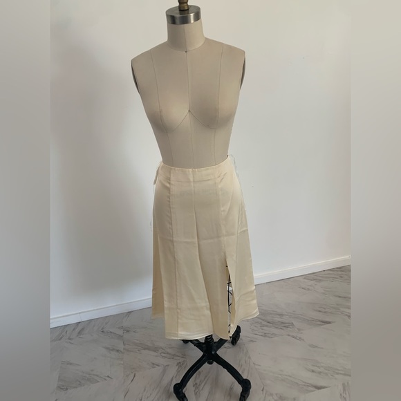 Fame and Partners- light nude midi skirt size 2 - Picture 2 of 5